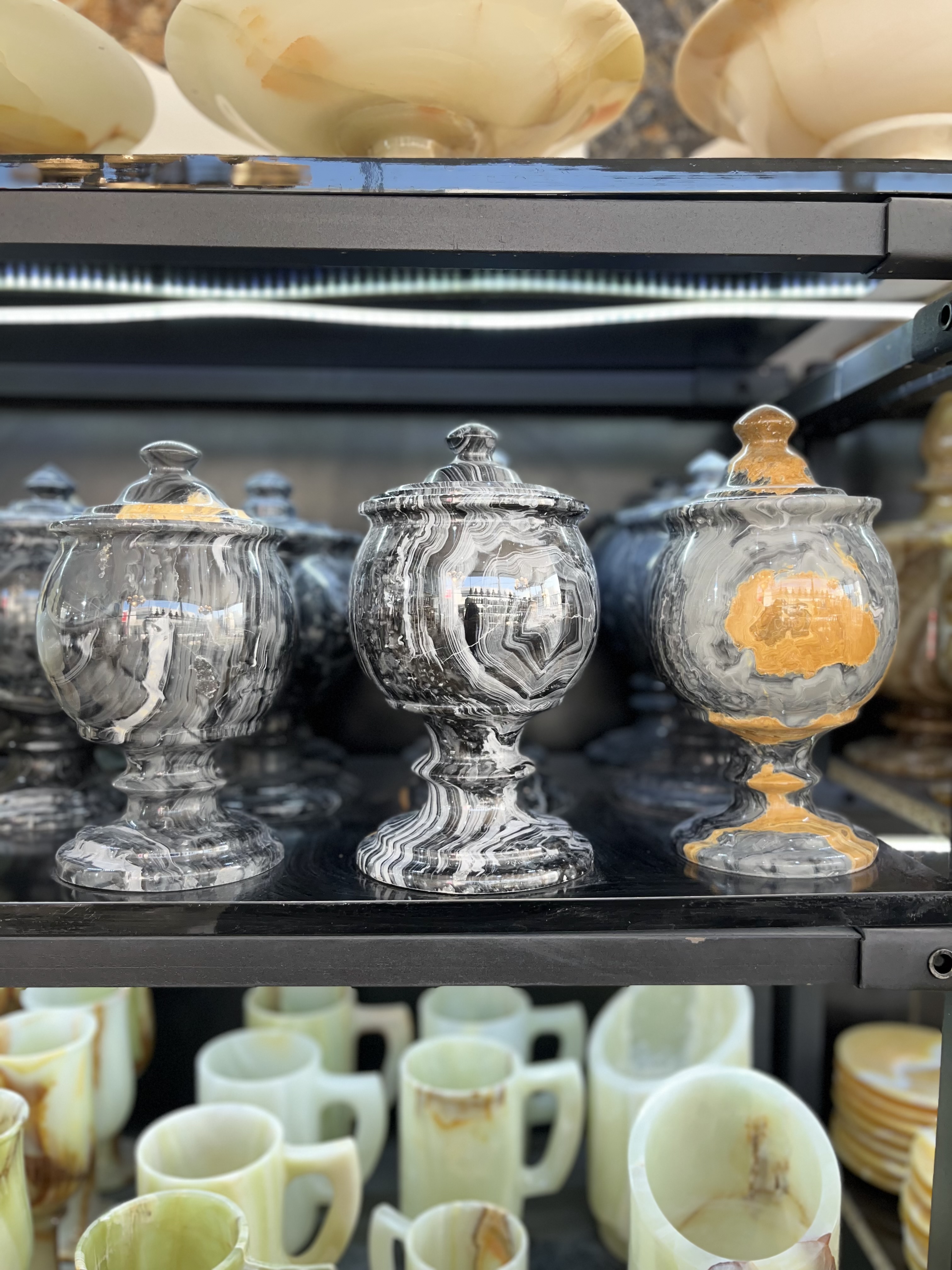 شکلات خوری سنگی پایه دار