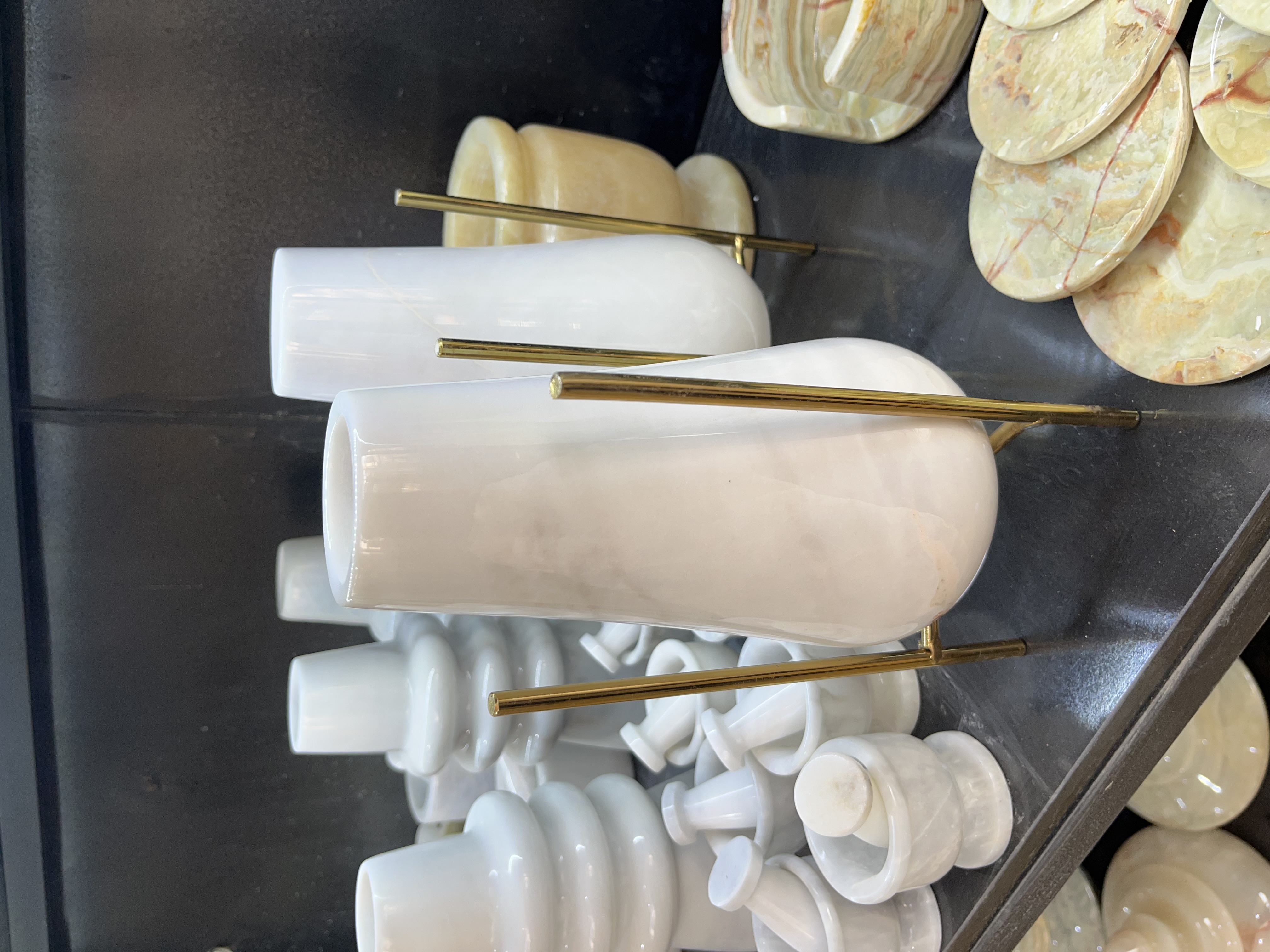 گلدان سنگی پایه فلزی