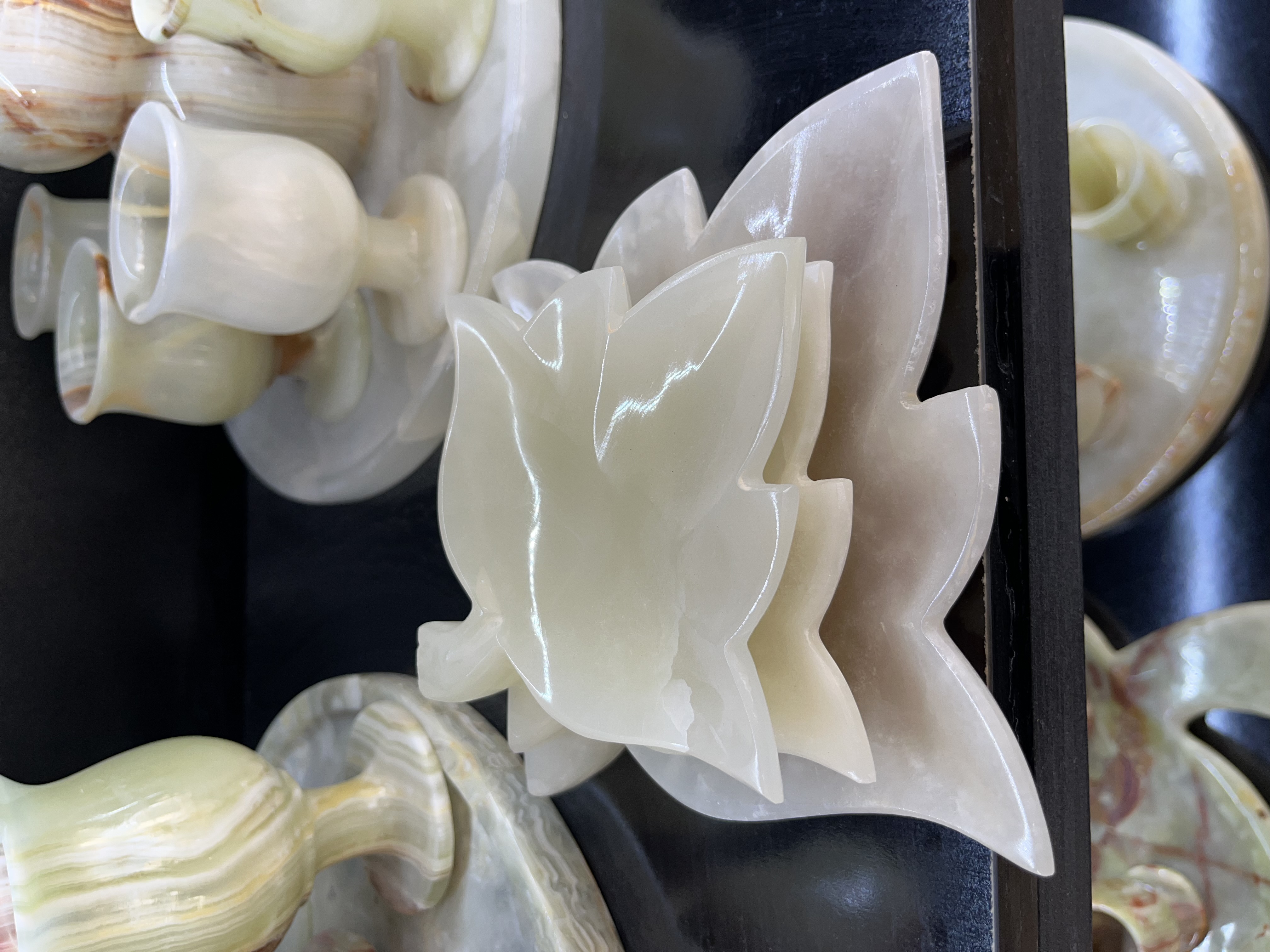 سینی برگ سنگی